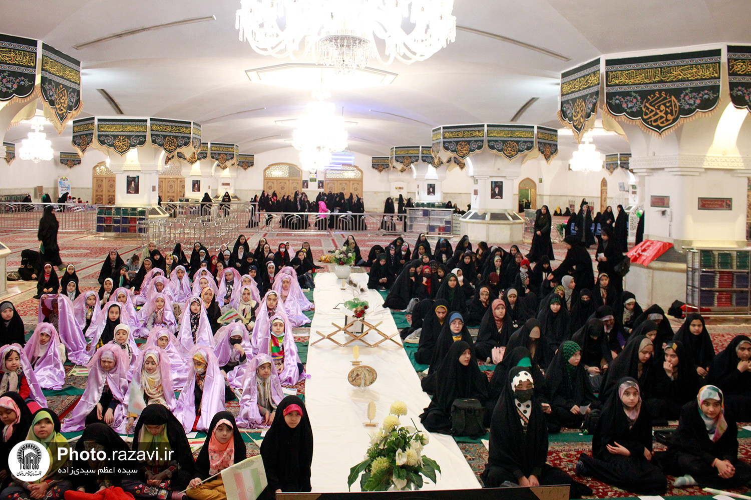 در آستانه میلاد امام زمان(عج) انجام شد؛ برگزاری نشست قرآنی«وآخرین منجی» در حرم رضوی 