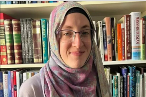 تلاش بانوی مسلمان بریتانیایی برای ترجمه قرآن کریم به زبان ولزی