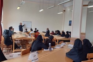 مشهد: کتابخانه مجتمع فرهنگی امام خمینی (ره)، كارگاه "نويسندگي خلاق" براي مراجعان نوجوان توسط خادمیاران