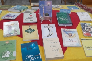 مشهد: کتابخانه مسجد غدیر باباعلی، نمایشگاه کتاب «محمد نور خدایی» به مناسبت هفته کتاب