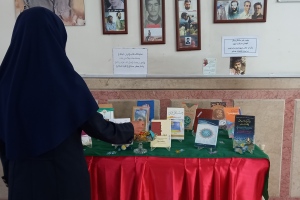 مشهد: کتابخانه شیخ هاشم قزوینی (ره)، نمایشگاه کتاب «انوار تابناک» به مناسبت هفته وحدت