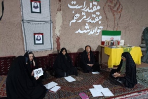بیرجند: کتابرسانی سیار و نشست کتابخوان با محوریت کتب «مروارید شکسته» و «تنها گریه کن» در جمع بانوان پایگاه بسیج مجتمع فرهنگی مذهبی بقیه الله اعظم(عج) به مناسبت دهه فجر