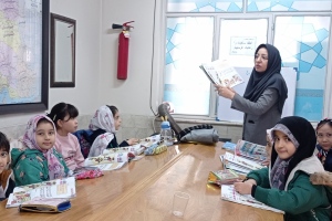 مشهد: كتابخانه مسجد بزرگ امام رضا(ع)، آموزش زبان انگليسي به کودکان
