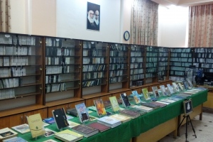 مشهد: كتابخانه آيت الله حاج شيخ مجتبي قزويني(ره)، نمايشگاه کتاب «كليد رستگاري» به مناسبت ماه مبارك رمضان