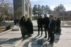 سبزوار: غبارروبی و عطر افشانی مزار شهدای آستان مقدس شهیدان شهرستان 