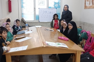 مشهد: كتابخانه مسجد بزرگ امام رضا(ع)، آموزش نقاشي به کودکان