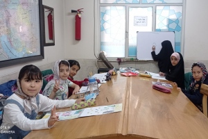 مشهد: كتابخانه مسجد بزرگ امام رضا(ع)، جلسات رایگان آموزش نقاشی به کودکان