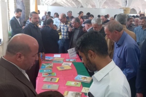 قوچان: ميز خدمت و عضوگيري در مصلي نماز جمعه به مناسبت بزرگداشت دهه کرامت
