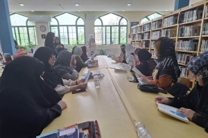مشهد: كتابخانه حضرت عباس (ع)، دورهمي خوانش كتاب «فاطمه‌ي شهر قم» با همکاری معاونت فرهنگي شهرداري منطقه 10