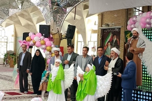 قوچان: حضور و توزیع نمک متبرک در برنامه معنوي دختران نماز اولي به مناسبت دهه كرامت به دعوت اداره آموزش و پرورش 