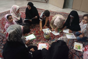 بیرجند: برپایی ایستگاه مطالعه و اجرای برنامه های کتاب محور برای کودکان حاضر در مراسم نماز جمعه شهرستان در روز ولادت امام رضا(ع)