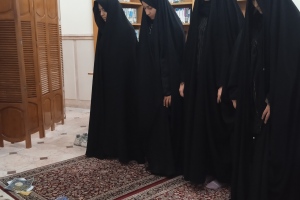 مشهد: کتابخانه حسینیه امام رضا(ع)، اقامه نماز اول وقت ارباب رجوعان