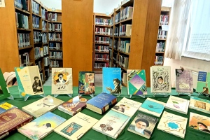 مشهد: كتابخانه مسجد امام صادق(ع)، نمايشكاه كتاب «در سوگ روح الله» به مناسبت رحلت حضرت امام خميني(ره)