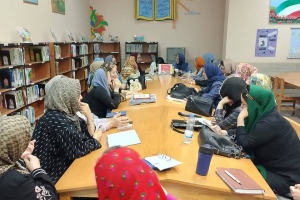قوچان: نشست «يار مهربان» با محوریت کتاب «اولين تماس تلفني از بهشت» با حضور اعضاء خانم و شهروندان علاقه مند به مطالعه 