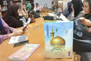 قوچان: نشست «يار مهربان» با محوریت کتب «چهل حدیث رضوی» و «تحليلي از زندگاني امام رضا(ع)» با حضور اعضاء خانم كتابخانه و شهروندان علاقه مند به مطالعه
