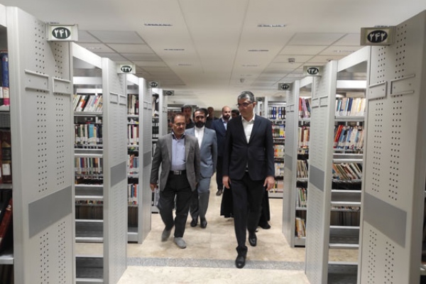 The honor of Turkish Consul General in Mashhad to the holy shrine of Razavi and visit from the collection of museum and central library