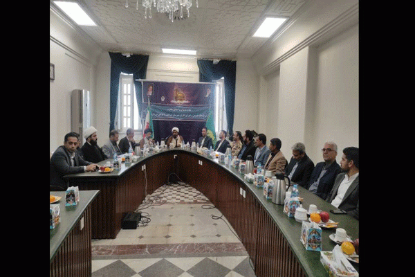 برگزاری نشست هم اندیشی اعضای شورای فرهنگ و مسئولان شهرستان سرخس با رئیس سازمان کتابخانه های رضوی