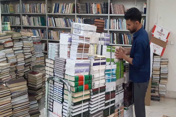 ارسال بیش از 12 هزار و 400 نسخه کتاب از سوی کتابخانه رضوی به ولایات مختلف افغانستان