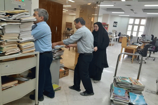 اهدای 1000 نسخه نشریه توسط کتابخانه رضوی به زندان‌های خراسان جنوبی