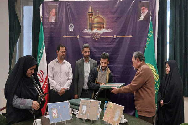 تجلیل از 6 پژوهشگر منتخب تالار محققان کتابخانه حرم مطهر رضوی